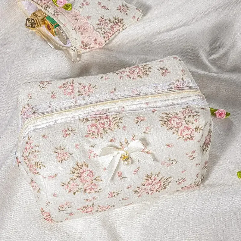organisateur de maquillage de grande capacité pour femmes, 1 pièce, sac à cosmétiques avec nœud en dentelle, trousse de toilette de voyage, sac de rangement, trousse à crayons à volants à fermeture éclair
