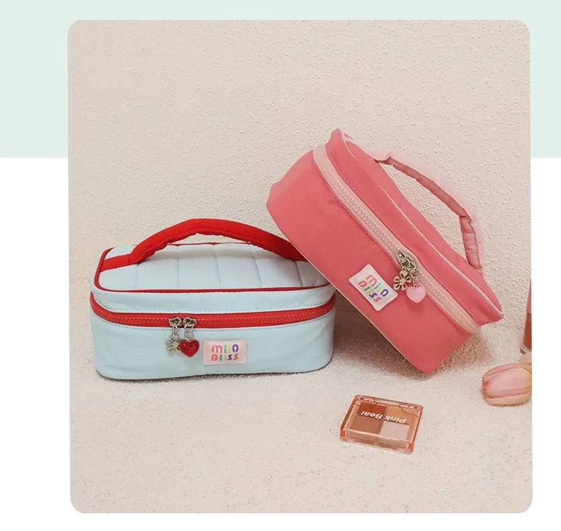 trousse de maquillage à main personnalisée de grande valeur de style coréen de style ins, blocage de couleur mignon, maquillage de soin portable de grande capacité b
