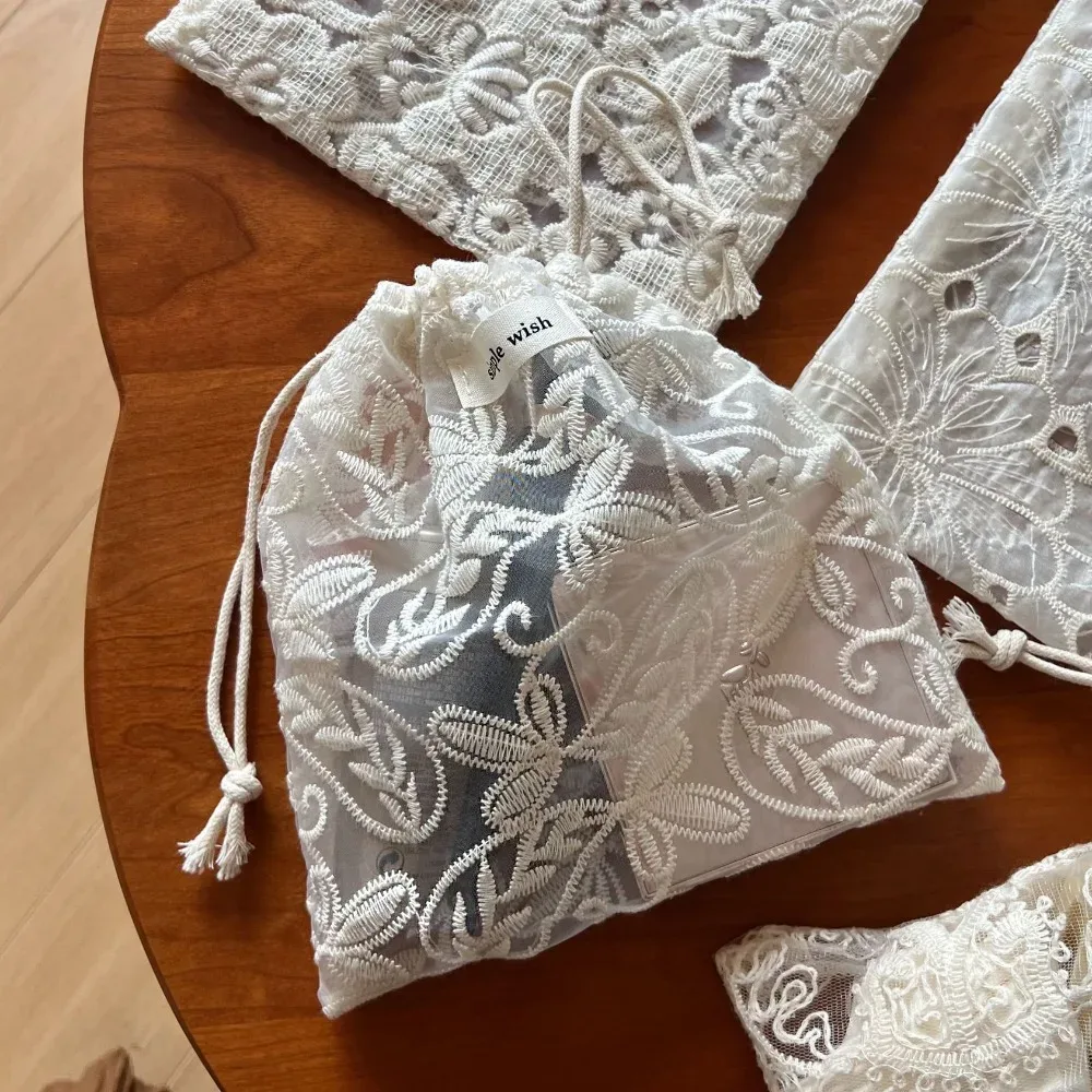 pochette portable à cordon brodée de fleurs, sacs rétro en maille mignons, sacs de rangement pratiques en organza avec cordon en dentelle