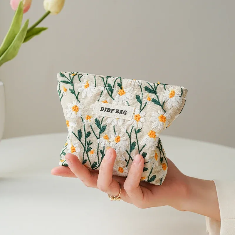 mini sac à cosmétiques portable rouge doux pour femme, petit sac de rangement pour serviettes hygiéniques, sac pour pièces de monnaie et clés, sac pour cartes bancaires portables