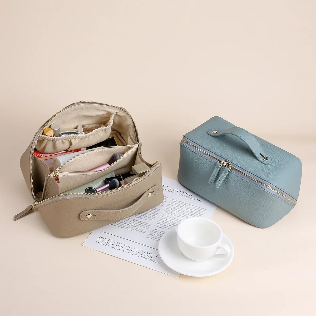 sac de maquillage en cuir de vache, sac de rangement de voyage, trousse de toilette multi-compartiments de grande capacité, sac à cosmétiques pour femmes avec initiales gratuites