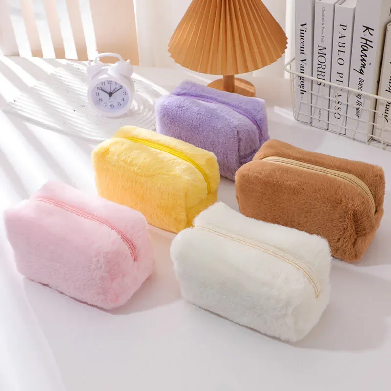 Sac de Maquillage en Peluche Grande Capacité avec Fermeture Éclair, Pochette Portable pour Voyage, Organisateur de Toilette pour Femmes et Filles, Rangement Quotidien en Extérieur