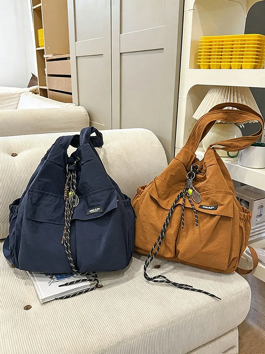 sac à dos de voyage 2-en-1 pour femmes, léger, de style coréen, décontracté, sac à bandoulière multifonctionnel avec cordon de serrage pour étudiantes.