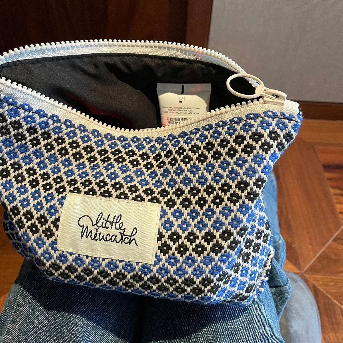 trousse de maquillage à motif géométrique bleu, sac à main de grande capacité, décoration de patch de lettre, aucun sac cosmétique suspendu