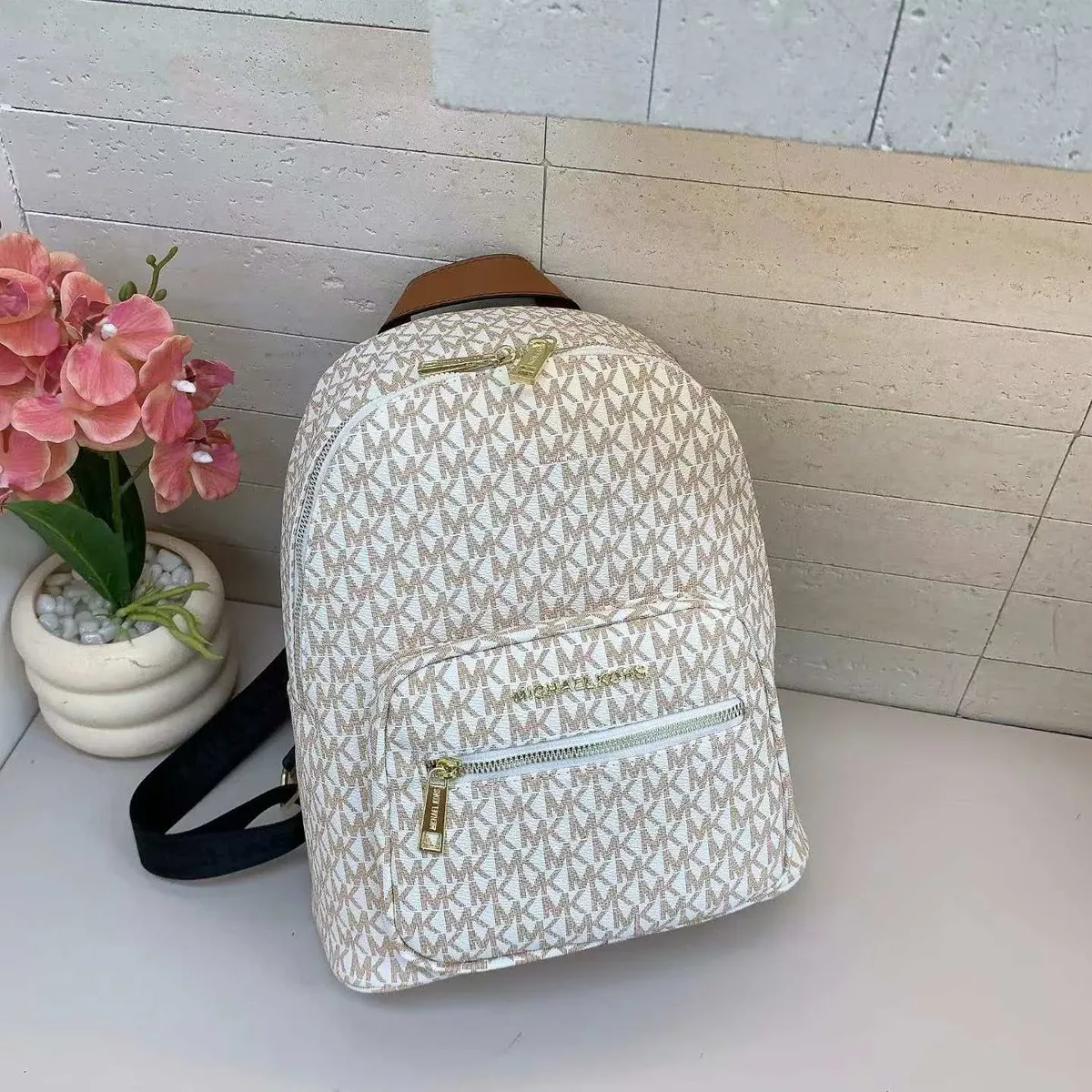 sac à dos pour femme michael kors 2026, tout nouveau design, avec logo monogramme vintage, grande capacité pour les trajets quotidiens et les sorties décontractées