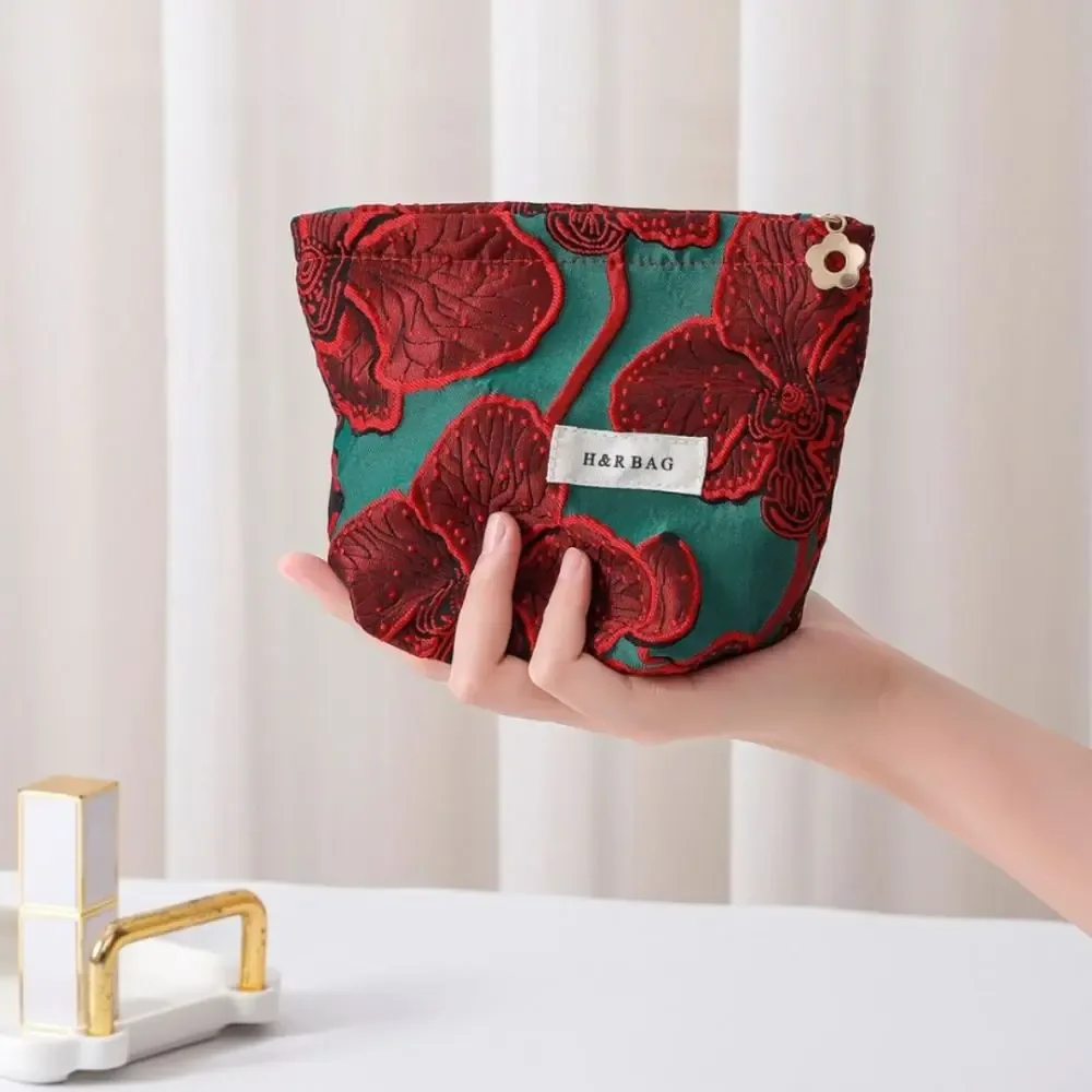 Sac de rangement pour serviettes hygiéniques de voyage, trousse de maquillage rouge chinois rétro, sac de rangement portable de grande capacité pour les évaluateurs cosmétiques