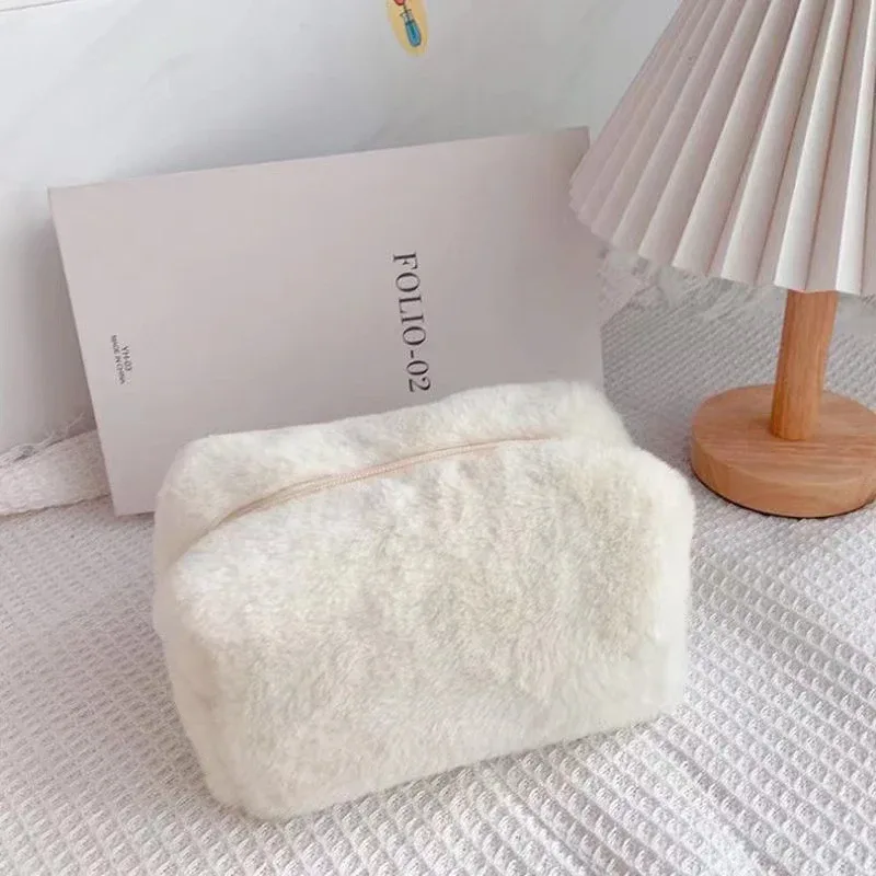 1 pièce trousse de toilette de voyage douce en peluche pour femmes, jeunes femmes et filles, pochette de maquillage et de rangement pour accessoires essentiels