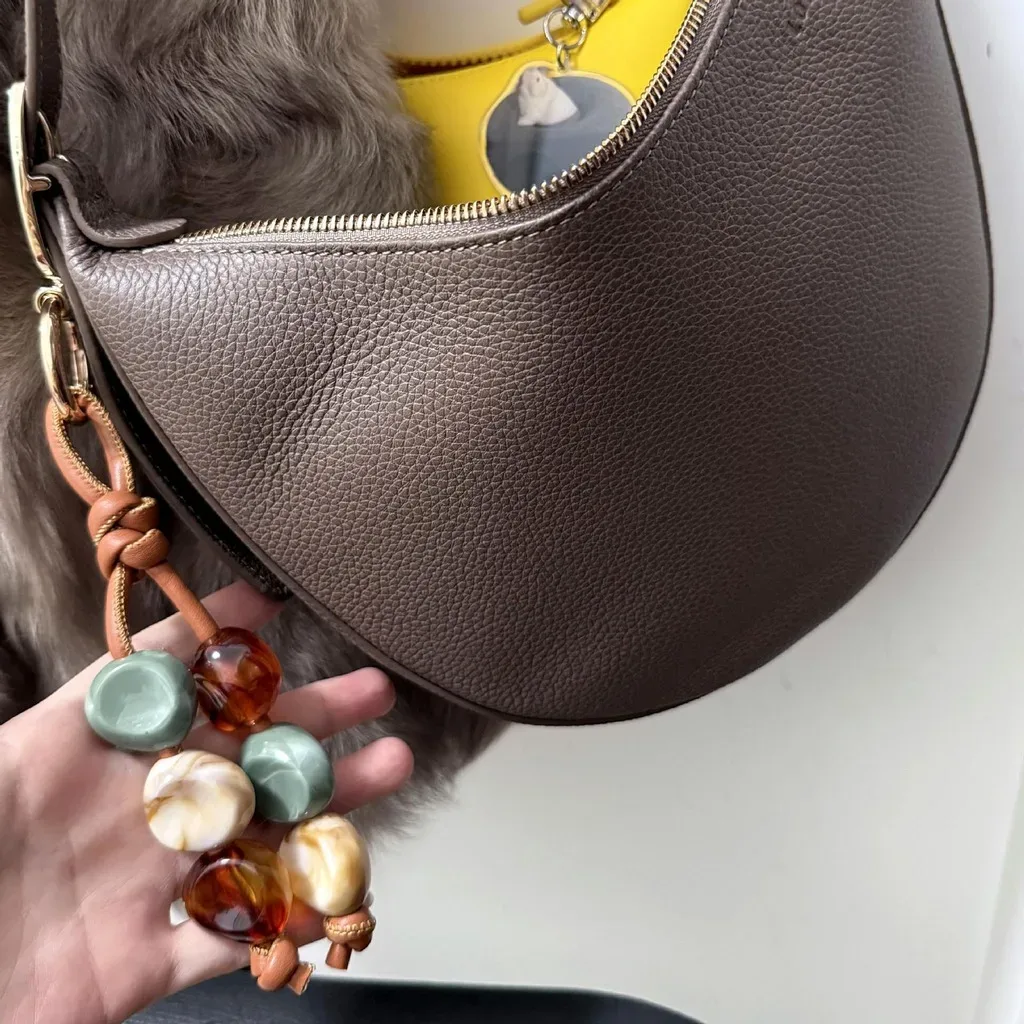 porte-clés en résine perlée, breloque de sac en cuir pu à perles plates, pendentif décoratif pour sac, porte-clés en cuir pu tressé pour valises