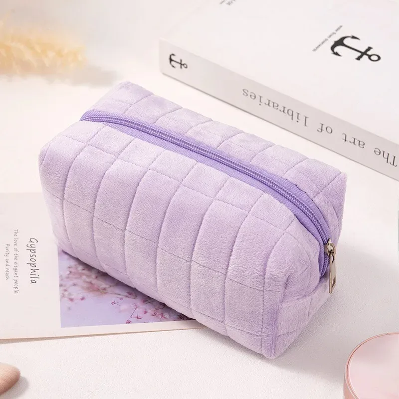 sac de rangement de maquillage en peluche avec nom brodé personnalisé - trousse de toilette de voyage portable douce, parfaite pour les cadeaux d'anniversaire et l'utilisation quotidienne