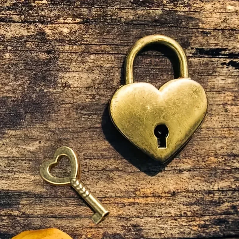 mini cadenas vintage en forme de cœur avec clé, idéal pour tiroirs, armoires, bagages, sacs à dos, dortoirs et petits usages domestiques (1 pièce)