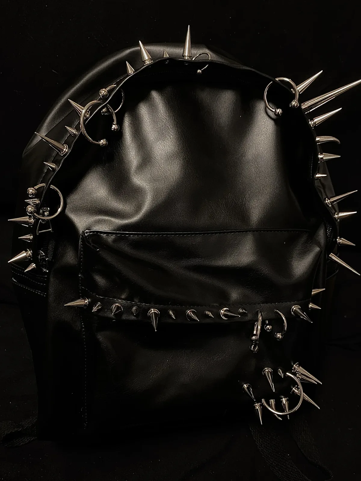 sac à dos punk rivet en cuir noir pour hommes, sac à dos de grande capacité à la mode pour femmes