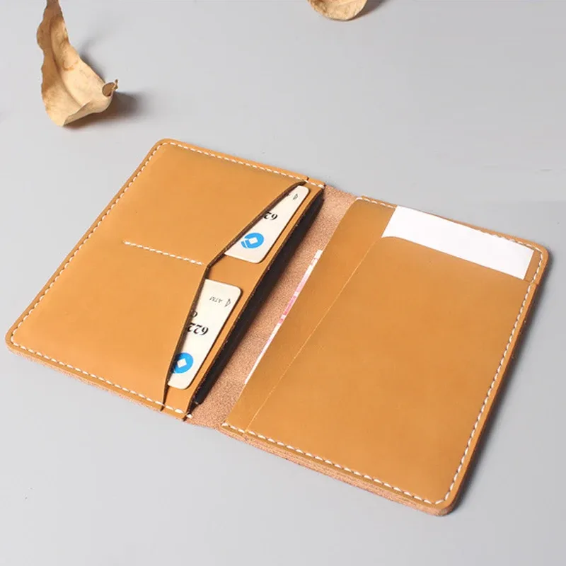 Porte-passeport en cuir vintage – Portefeuille de voyage bloquant RFID avec fentes pour cartes et poche d'identification, étui pour billets d'air en cuir de vache pour hommes
