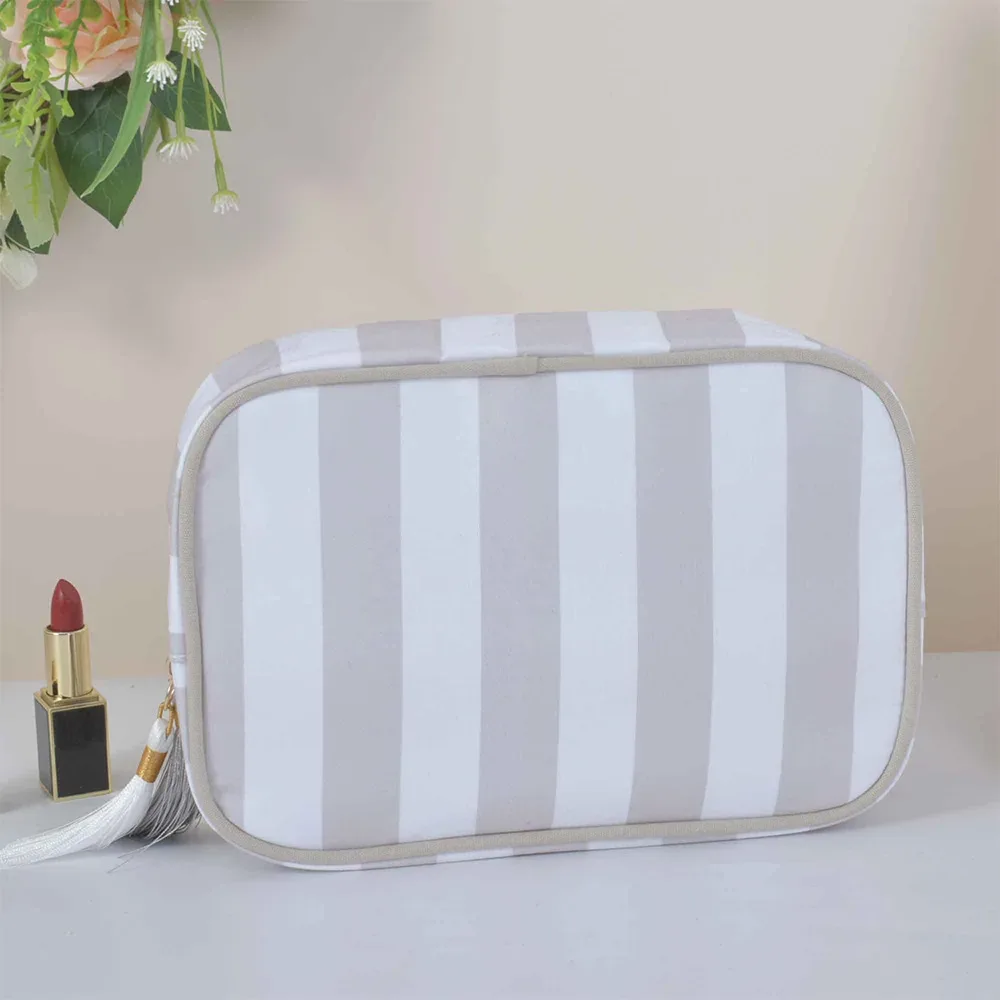 grand sac à cosmétiques de lavage rayé pour femmes, sac de maquillage à pompon avec fermeture éclair, grande capacité, rangement de toilette, pochette de rangement