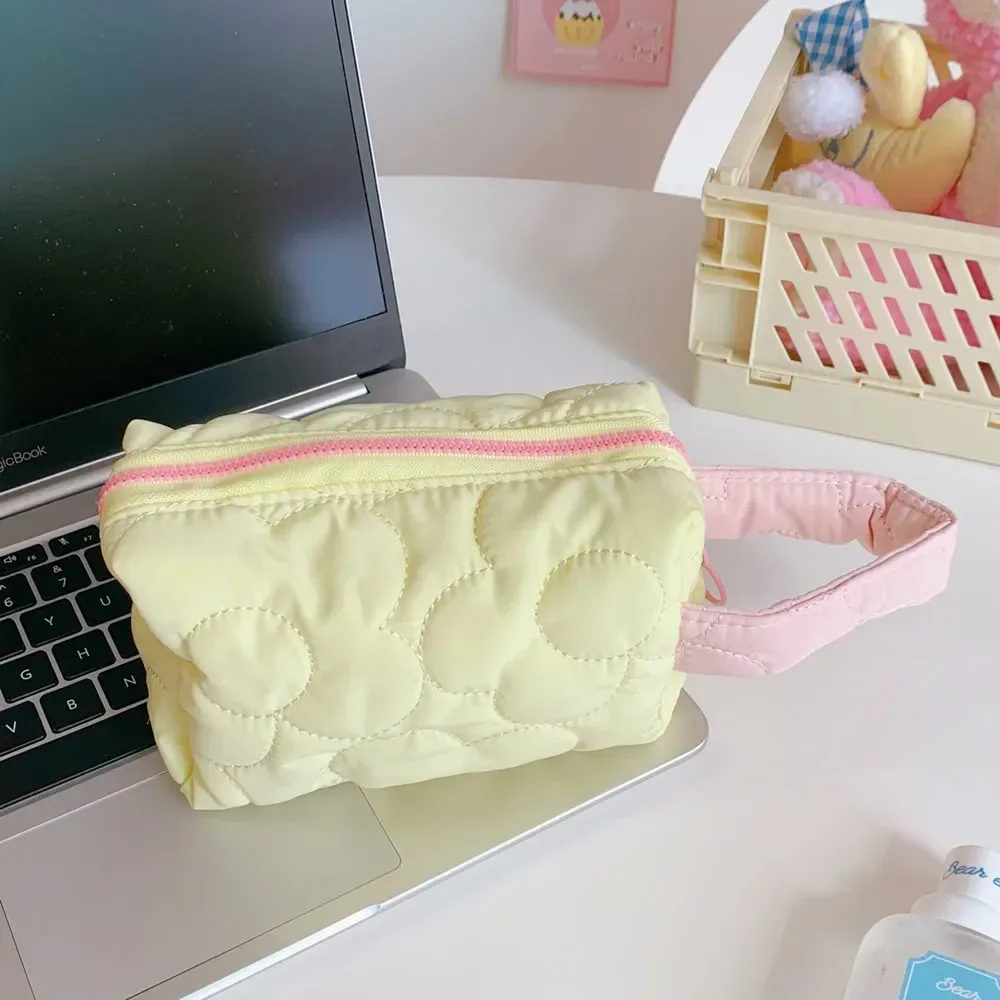 ins – sacs à cosmétiques coréens matelassés à fleurs pour femmes, sac de rangement de maquillage en coton de grande capacité, trousse de beauté pour filles, nouvelle collection 2025