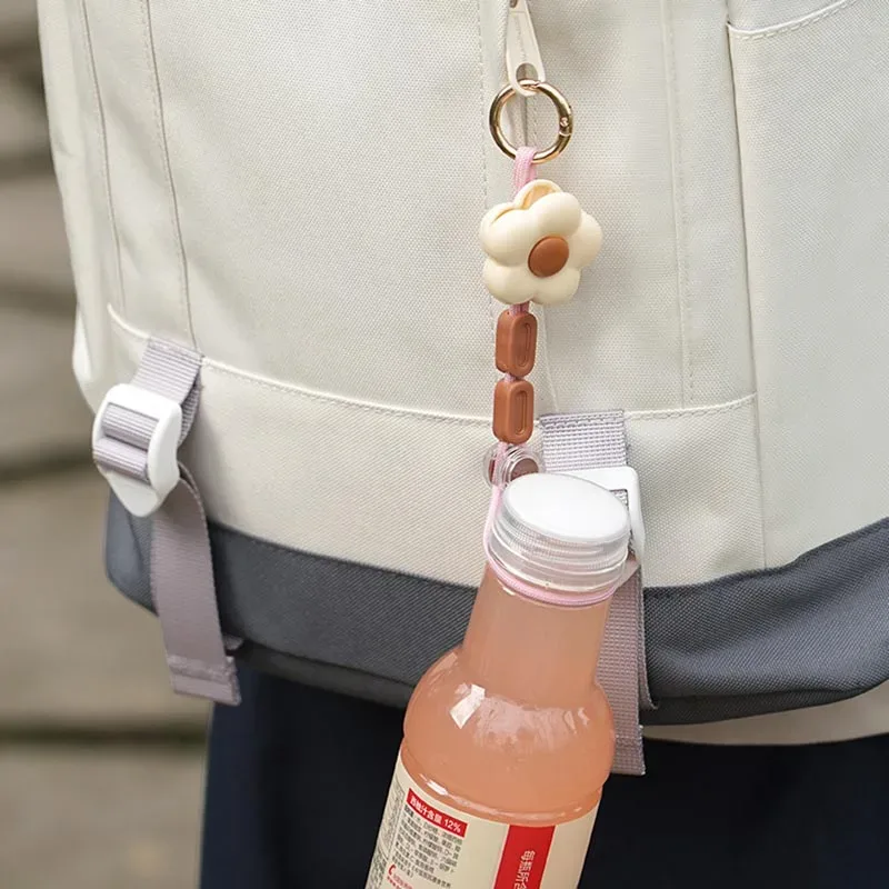 clip de chapeau fleuri mignon pour sac à dos, support de chapeau élastique anti-perte avec mousqueton pour les activités de voyage et de plein air, accroche-sac polyvalent