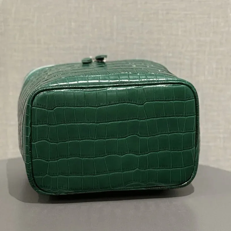 trousse de maquillage en cuir de vachette de première qualité à motif crocodile, trousse de toilette portable de voyage, aspect haut de gamme, grande capacité, rangement pratique.