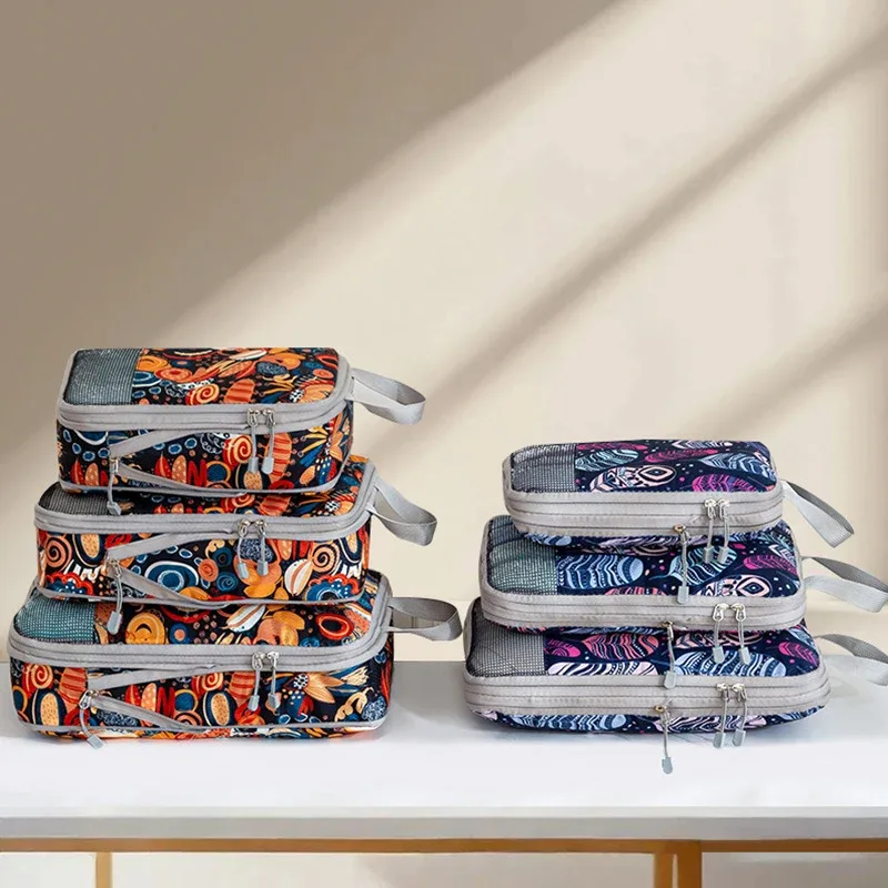 4 pièces de cubes de compression de voyage imperméables pour organiser les vêtements et ranger les affaires dans les valises et bagages.