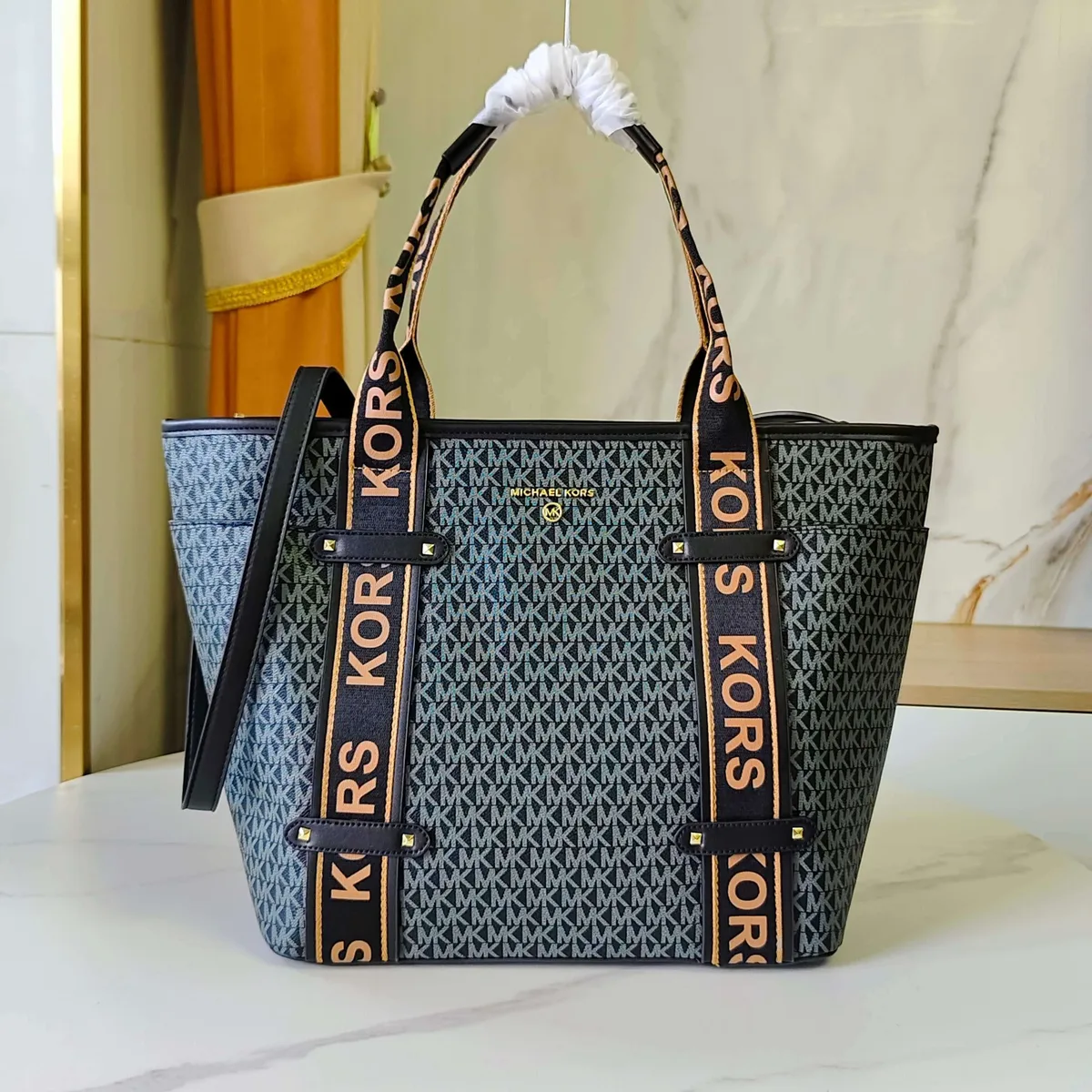 sac de voyage michael kors, modèle mk commuter, neuf, élégant, de haute qualité, sac fourre-tout pour femme, sac de voyage léger et luxueux.
