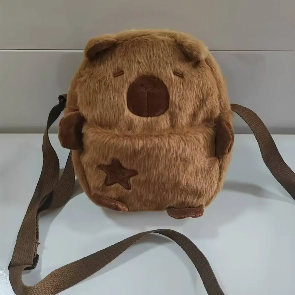 sac à dos en peluche capybara, mignon animal rempli doux marron clair avec rangement multifonctionnel pour les yeux, idéal pour le coussin de canapé, la décoration de la maison