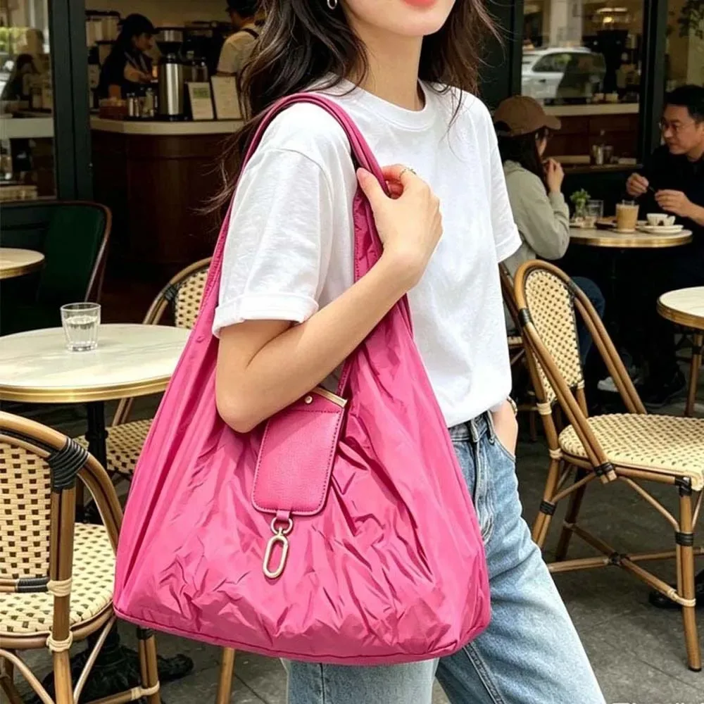 sac fourre-tout mini pliable anti-déchirure en similicuir couleur unie avec porte-clés et garniture métallique, pochette 2-en-1 pour sac et breloque