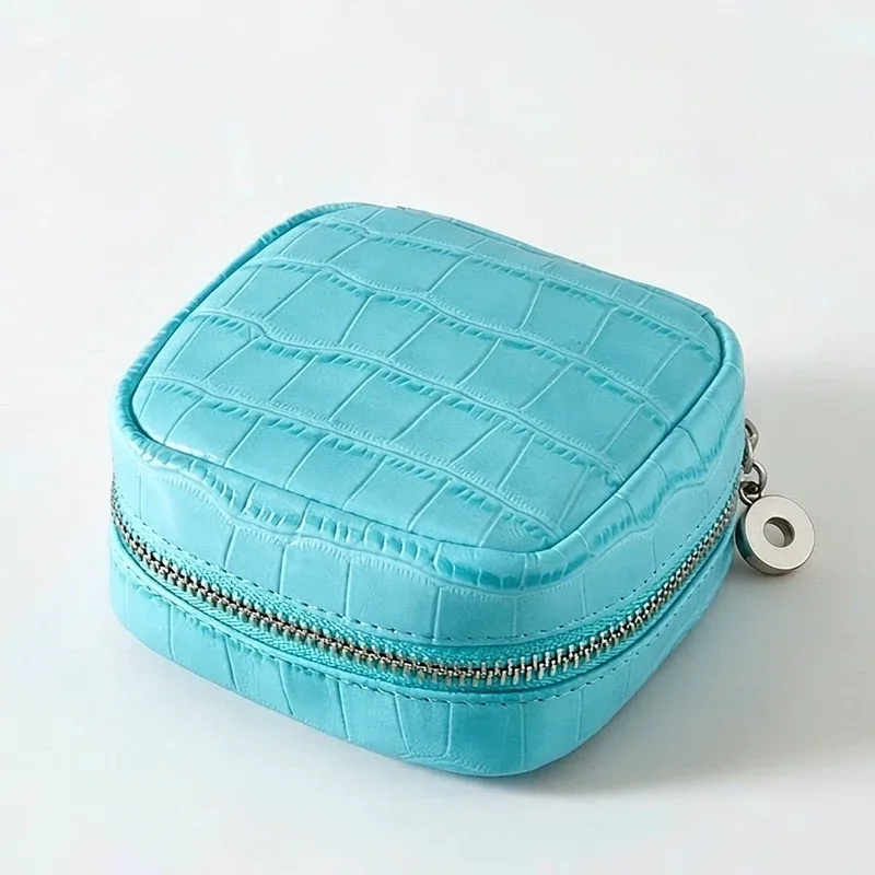 pochette de maquillage mini personnalisable avec initiales en cuir de vachette motif crocodile pour femmes, sacs à main de luxe de créateur, nouveauté 2026, organisateur de voyage