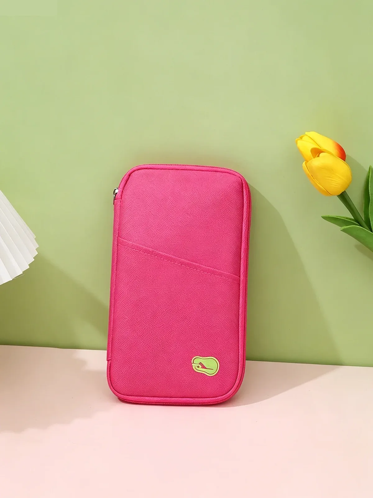 1 porte-passeport de voyage multifonctionnel avec fermeture éclair - comprend un compartiment pour argent liquide, carte d'identité, carte de crédit et téléphone.