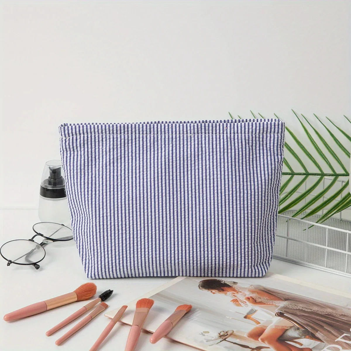 sac de maquillage à rayures avec nom brodé, sac de lavage de grande capacité, sac de rangement approprié pour la beauté et les petits articles quotidiens, cadeaux parfaits