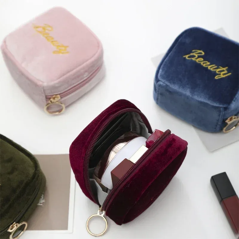 sac à cosmétiques avec lettres brodées pour femmes, petit rouge à lèvres, écouteurs, serviettes hygiéniques, étui de rangement, sacs de maquillage de toilette