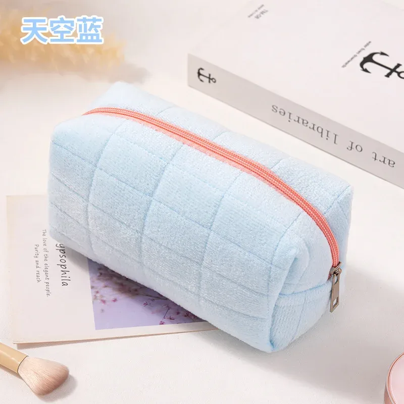 nouvelle trousse de toilette en peluche mignonne, sac de rangement pour produits de soin de la peau de voyage, sac de rangement de grande capacité pour téléphone portable féminin au design élégant