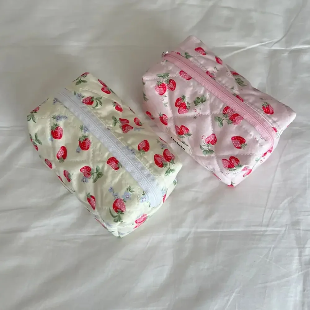 Organisateur de rangement, sac de maquillage matelassé bouffant à fleurs, pochette à cosmétiques, grand sac à cosmétiques de voyage imprimé de fleurs et de fraises
