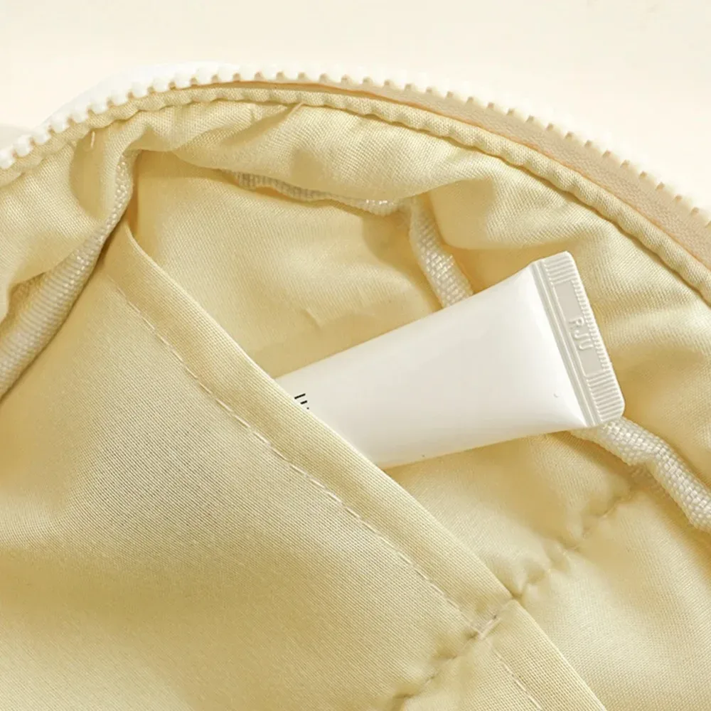 trousse de maquillage matelassée carrée type puffer, pochette cosmétique souple couleur unie, sac de rangement pour soins de la peau, voyage
