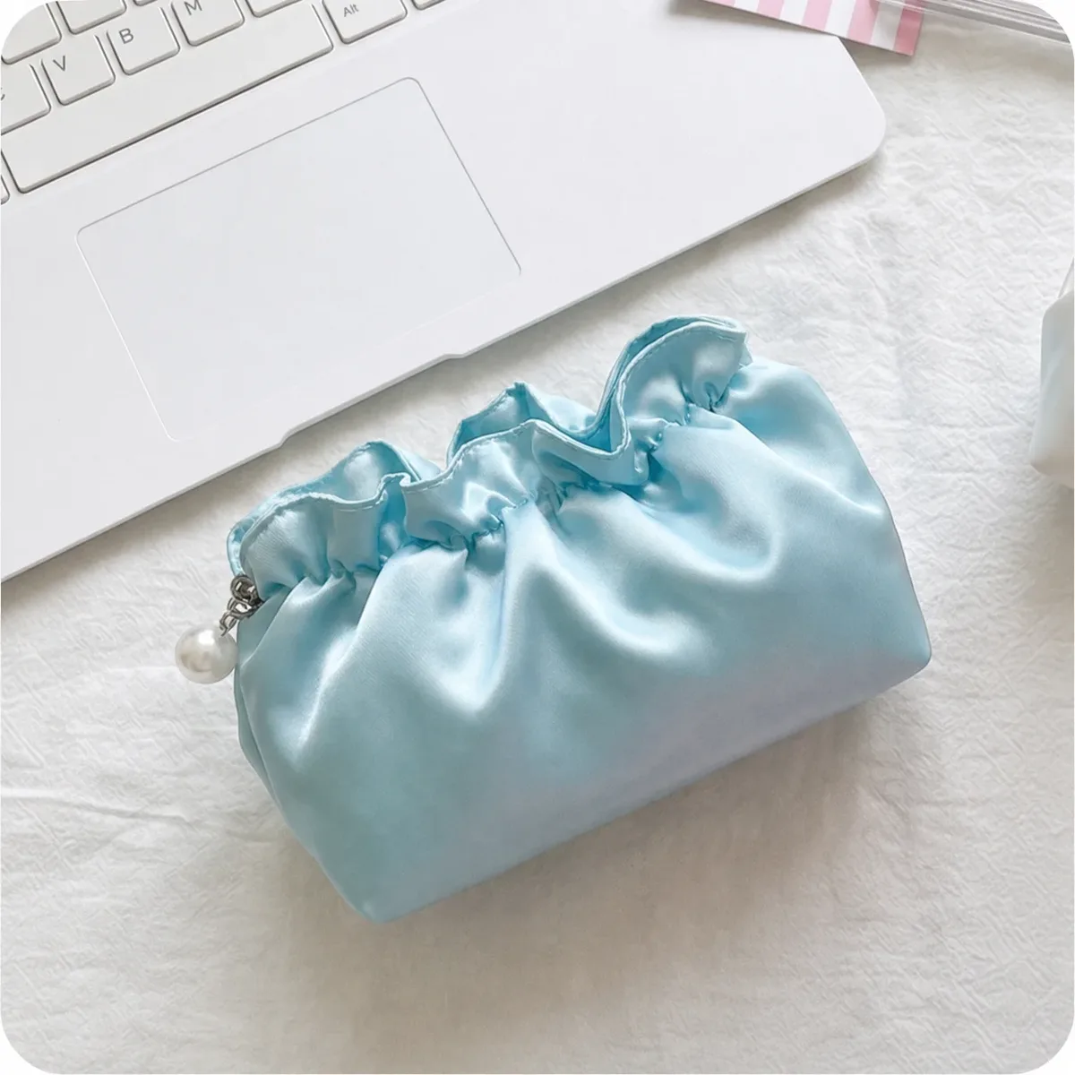 trousse de toilette de voyage pour femme grande capacité en soie satinée, pochette cosmétique plissée effet nuage, sac de maquillage portable, pochette de rangement pour soins de la peau