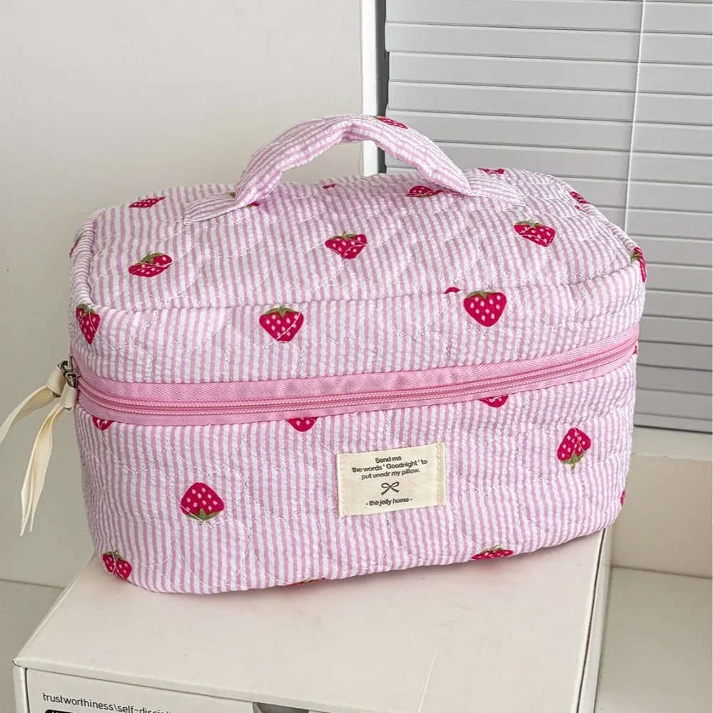 sac à cosmétiques matelassé rose fraise pour femmes, organisateur de voyage portable, pochette de rangement de maquillage de toilette, sac à main pour dames, sac à fermeture éclair