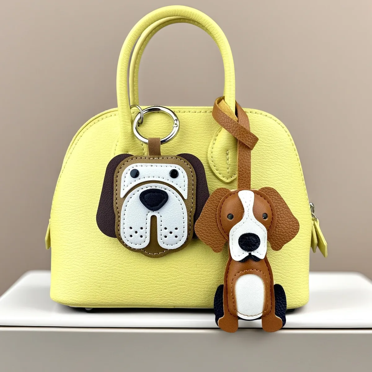 porte-clés classique en cuir pour chiot beagle – adorable ornement pour sacs à main, sacs à dos, pendentif pour chien, cadeau pour les amoureux des chiens