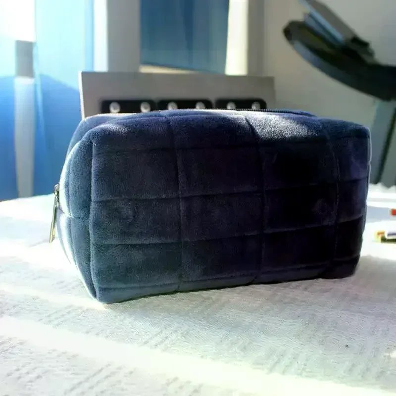 trousse de maquillage en fourrure mignonne pour femmes, grand sac à cosmétiques de couleur unie à fermeture éclair, trousse de toilette de voyage, pochette de lavage, pochette pour stylos en peluche