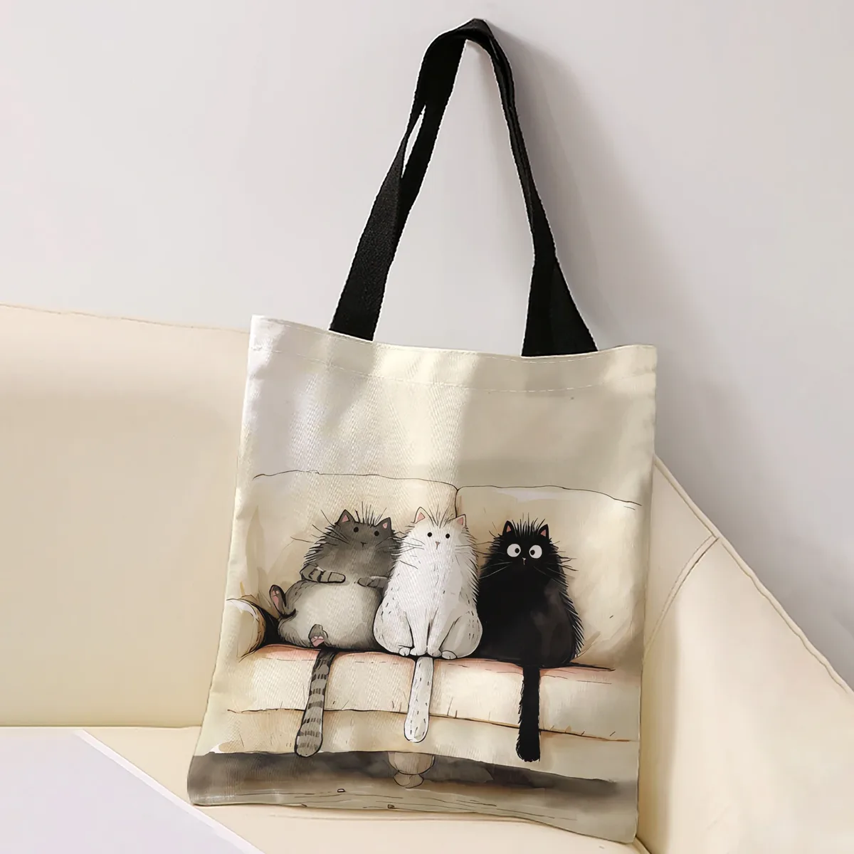 sac fourre-tout imprimé avec trois chats moelleux sur un canapé, sac à bandoulière de grande capacité pour le shopping, les voyages et l'usage quotidien