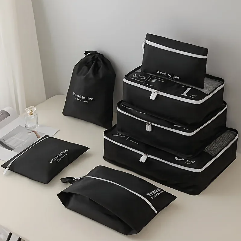 ensemble de 7 pièces populaires pour le voyage, un ensemble de sept pièces pour organiser les bagages et les vêtements, et un sac de rangement pour les cosmétiques et autres articles.
