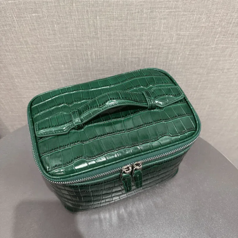 trousse de maquillage en cuir de vachette de première qualité à motif crocodile, trousse de toilette portable de voyage, aspect haut de gamme, grande capacité, rangement pratique.