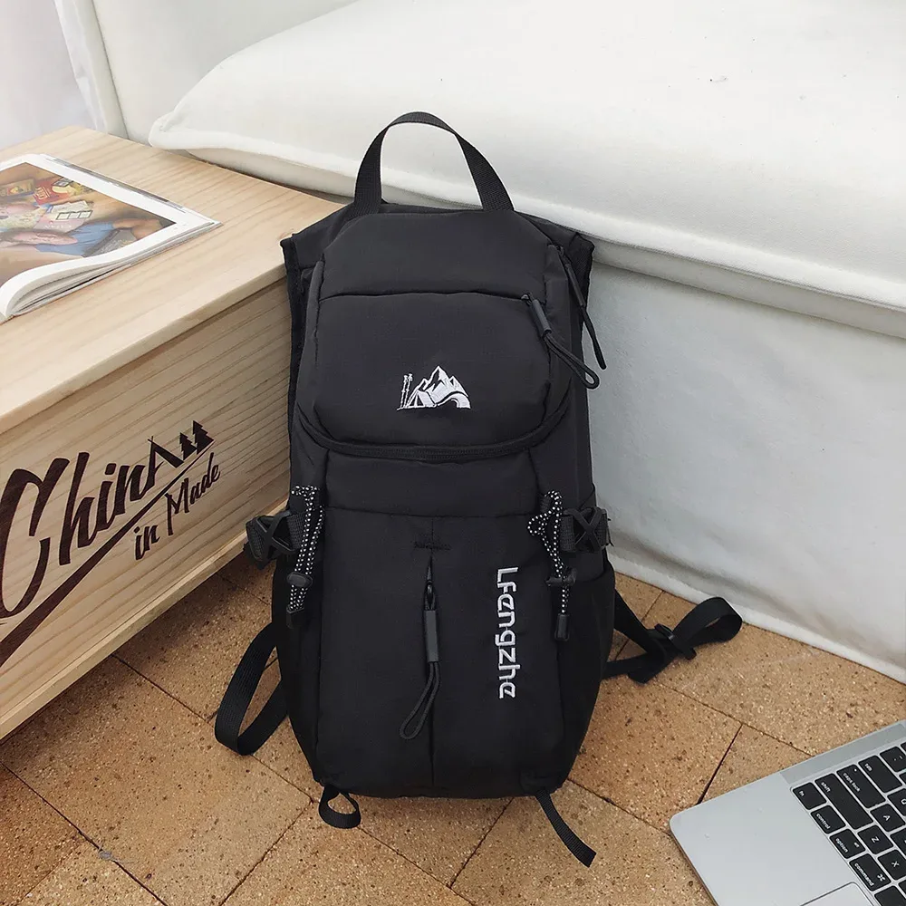 mini sac à dos d'extérieur léger à motif montagne avec sangle réglable pour la randonnée, les voyages, le camping et les sorties quotidiennes en plein air