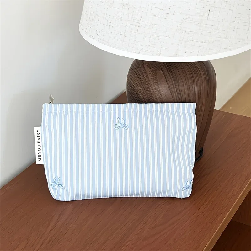 trousse à cosmétiques à nœud rayé bleu clair, organisateur de maquillage de voyage pour femmes avec fermeture éclair, pochette de toilette multi-usage