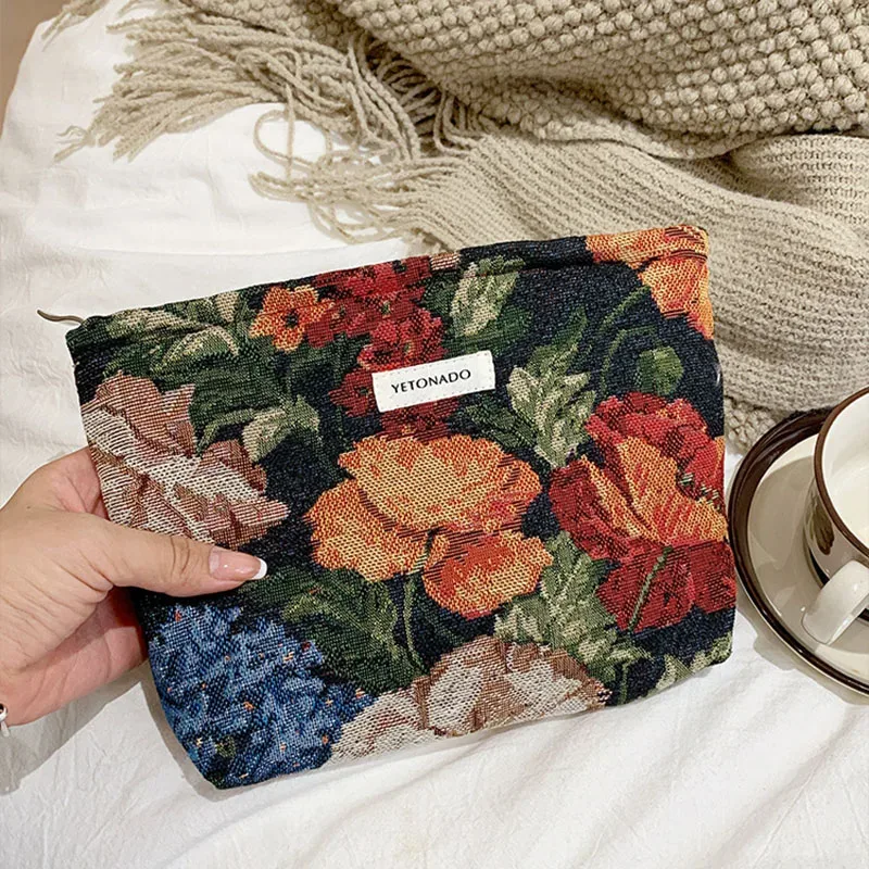 sac à cosmétiques pour femmes, étui vintage en tissu jacquard floral rouge foncé, pochette de rangement de maquillage avec fermeture éclair, petit grand sac pour brosses de toilette