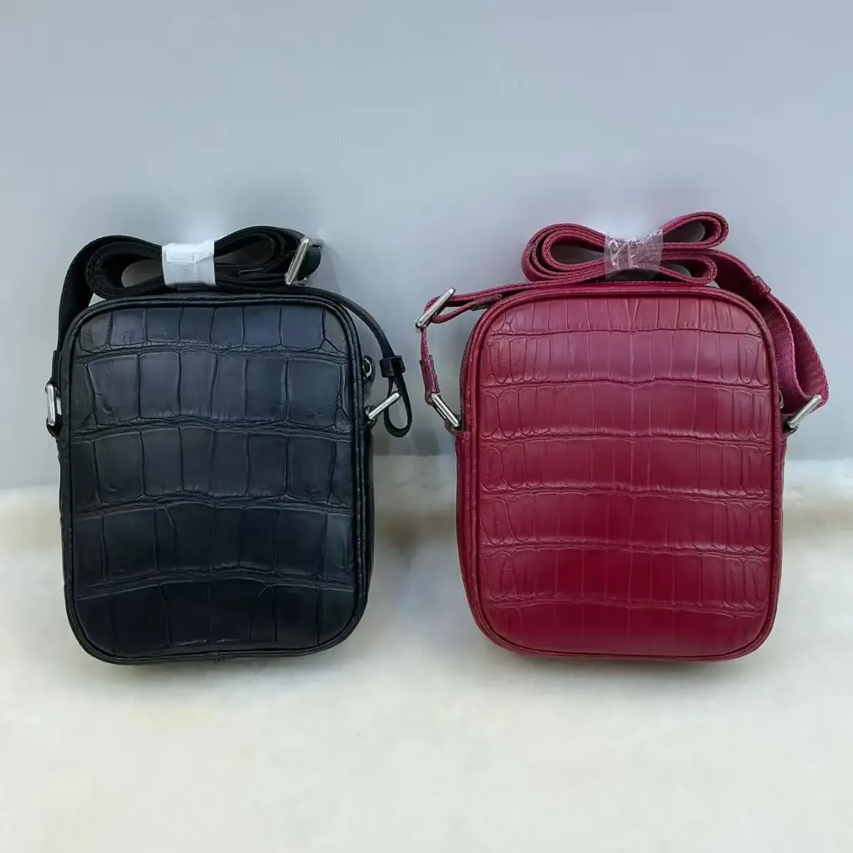 haut de gamme qualité véritable/réel 100% peau de crocodile hommes sac à bandoulière petite taille taille/épaule hommes sac rouge noir couleur