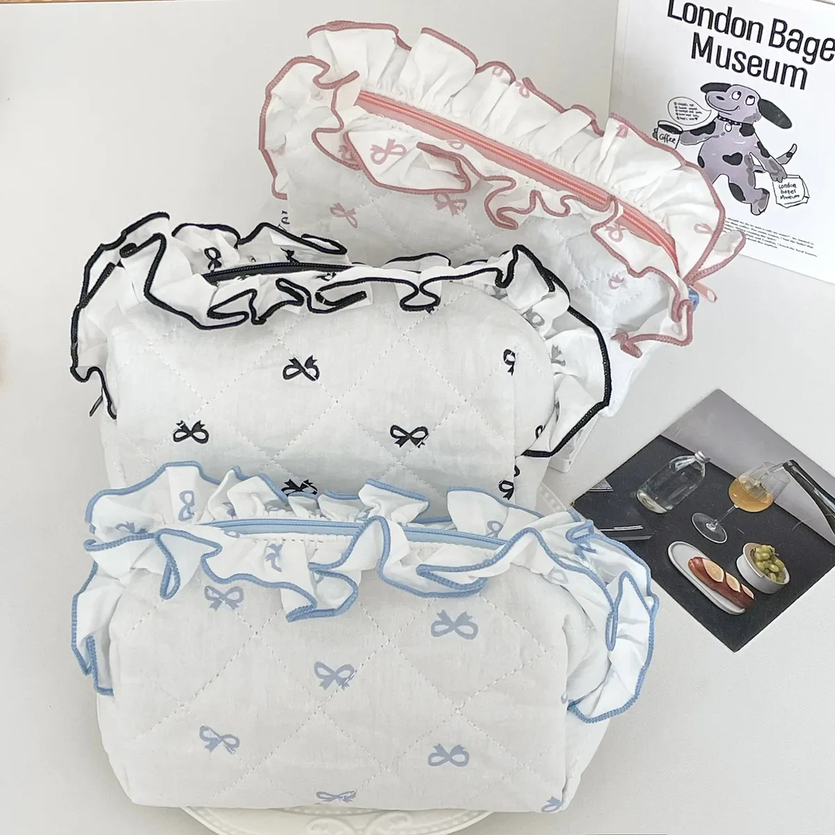 sac à cosmétiques à volants avec nministériels d pour femme, design doux, trousse de maquillage pour dames, sacs de rangement de voyage, simple, matelassé, pochette à fermeture éclair