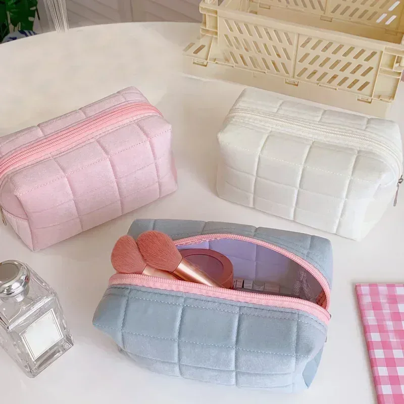 sacs de maquillage en fourrure pour femmes, sac à cosmétiques de voyage souple, étui de rangement mignon pour dames et filles, trousse de maquillage nécessaire, sacs à main solides 1 pièce