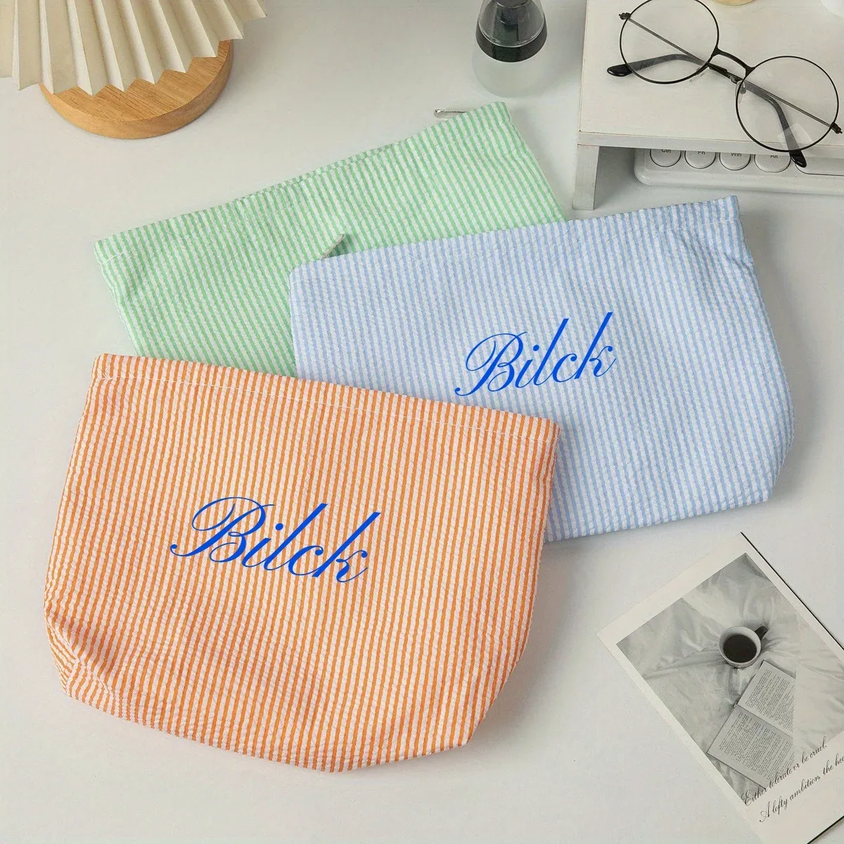 sac de maquillage à rayures avec nom brodé, sac de lavage de grande capacité, sac de rangement approprié pour la beauté et les petits articles quotidiens, cadeaux parfaits