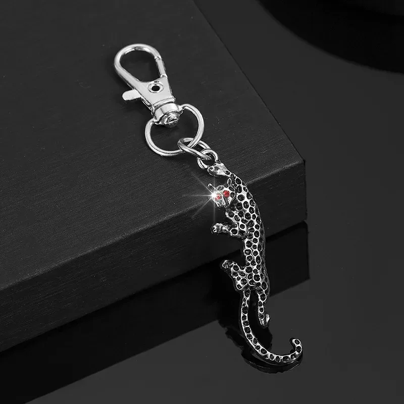 porte-clés panthère en métal cool pour hommes, breloque de sac léopard, pendentif animal creux, anneau de clés robuste, accessoires de luxe pour sac à dos