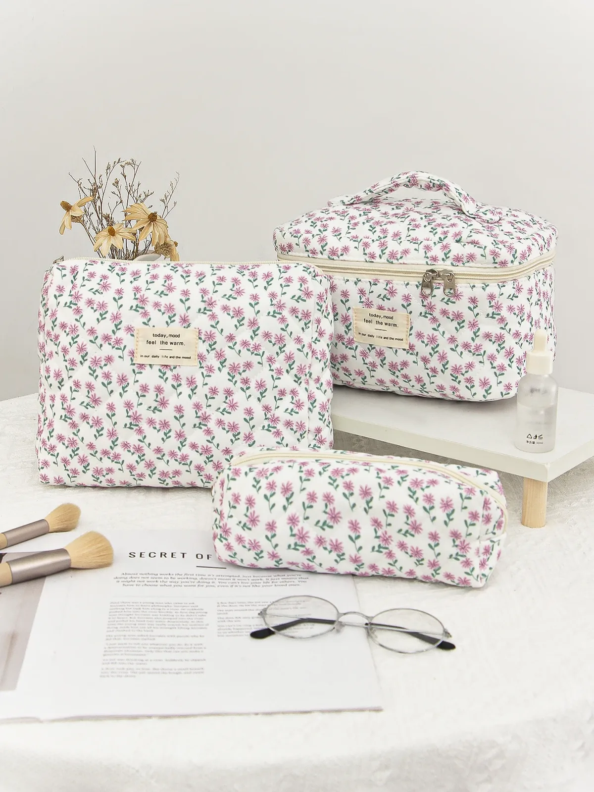 1 pièce/ensemble trousse de maquillage matelassée florale, trousse de maquillage multifonctionnelle, trousse de maquillage de voyage de grande capacité, ensemble de trousse de toilette portable mignonne