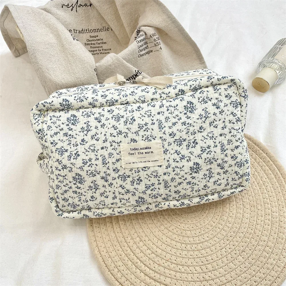 sac à cosmétiques à fleurs bleues de grande capacité, trousse de maquillage pour femmes, organisateur de voyage, trousse de toilette essentielle, pochette de maquillage, trousse à crayons pour filles