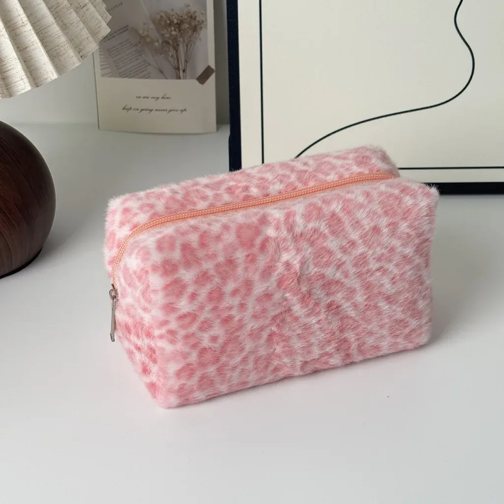 sac à cosmétiques imprimé léopard, sac de rangement compact et portable pour voyage, trousse à cosmétiques unisexe, trousse de toilette tendance en polyester pelucheux