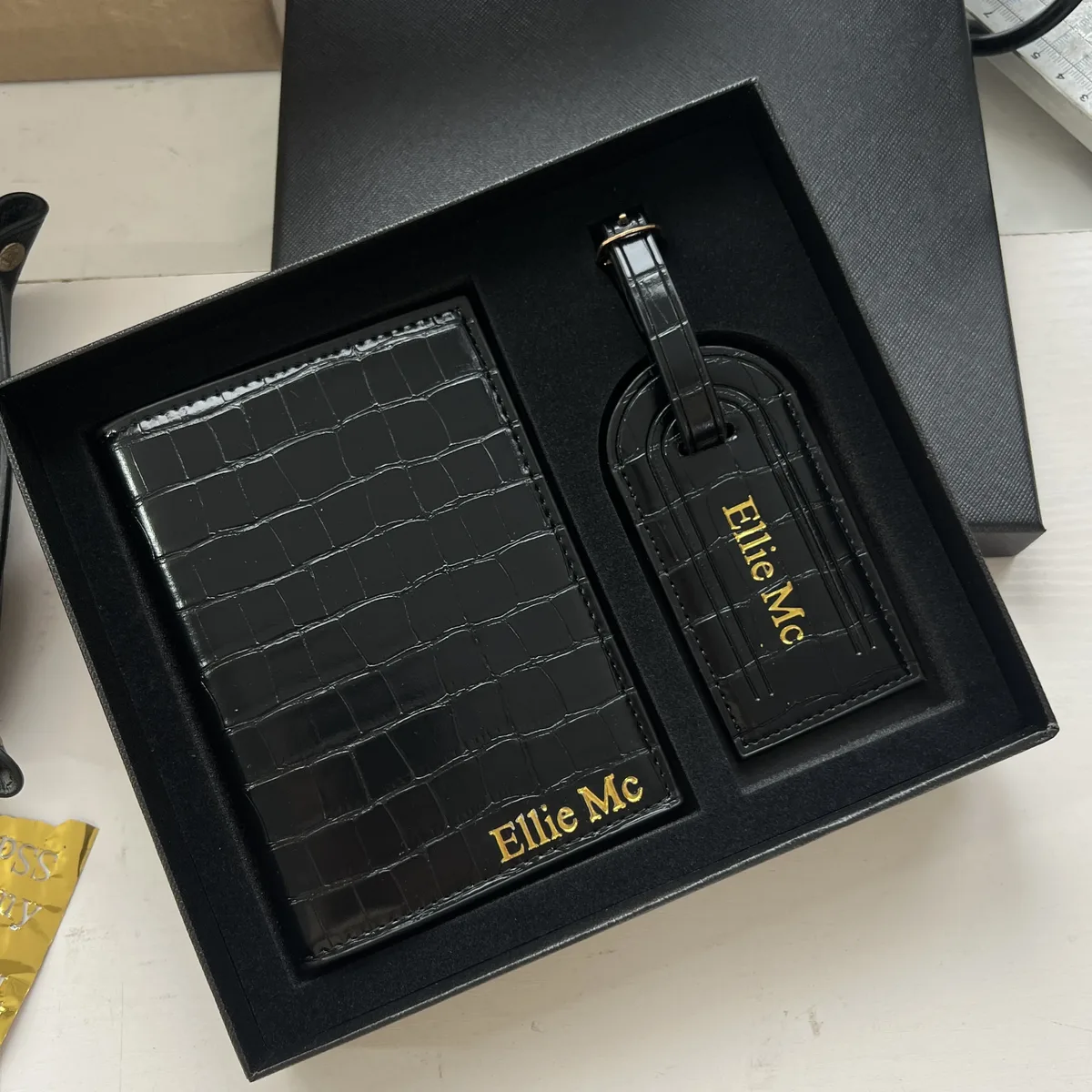 coffret cadeau personnalisé avec initiales, porte-passeport en cuir de crocodile, étiquette à bagages, housse de passeport, accessoires de voyage